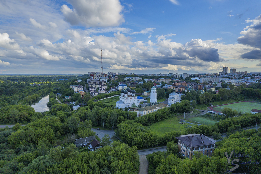 Киров Церковь бело синяя