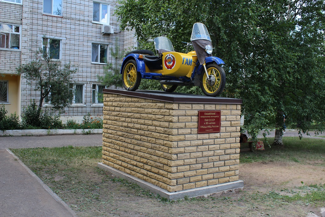 В Вятских Полянах появился памятник мотоциклу