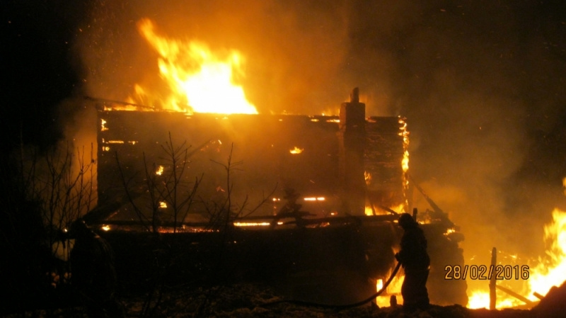 В Котельниче полностью сгорел жилой дом