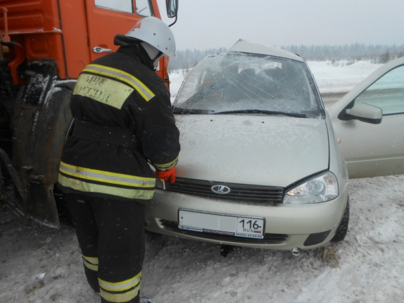 В Кировской области «Калина» не поделила дорогу с КамАЗом. Есть пострадавшие (ФОТО)