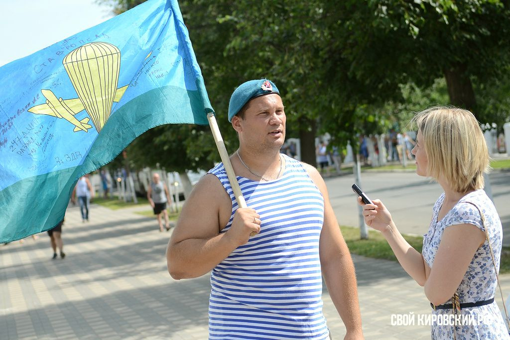 В Кирове гуляют «голубые береты». Фоторепортаж и немного сантиментов