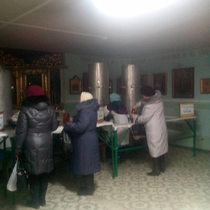 В Кирове прихожане уже начали набирать святую Крещенскую воду