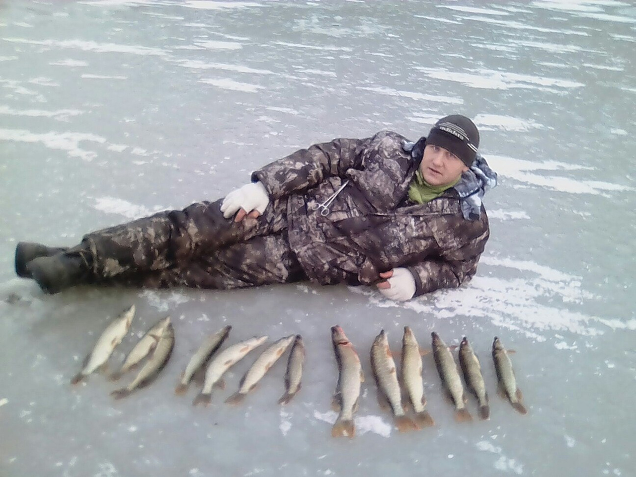 Рыбалка киров. Зимняя рыбалка в Кировской области. Зимняя рыбалка в Кировской области на Вятке. Зимняя рыбалка на Озерах Кировской области. Зимняя рыбалка в Кировской области места ловли.