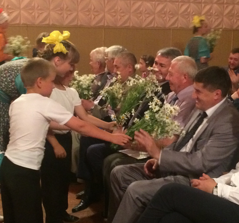 Рахим Азимов поздравил семью Дудыревых с 45-летием совместной жизни
