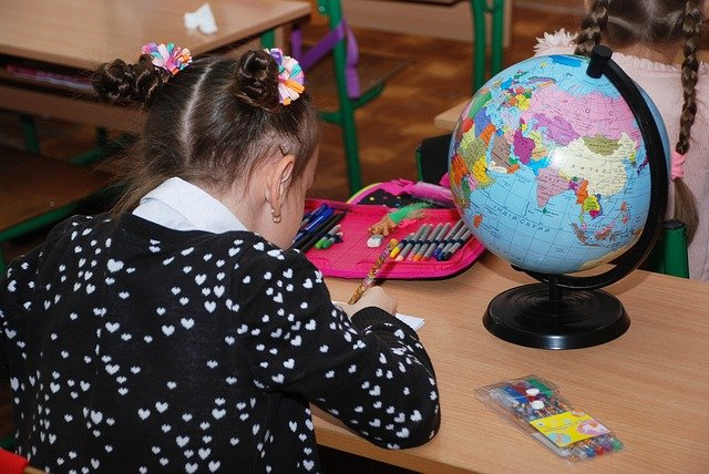 На единовременные выплаты для школьников направят более 200 миллиардов рублей