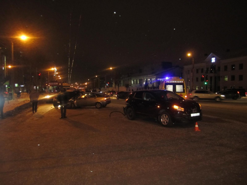 В центре Кирова пьяный водитель устроил тройное ДТП. Есть пострадавшие