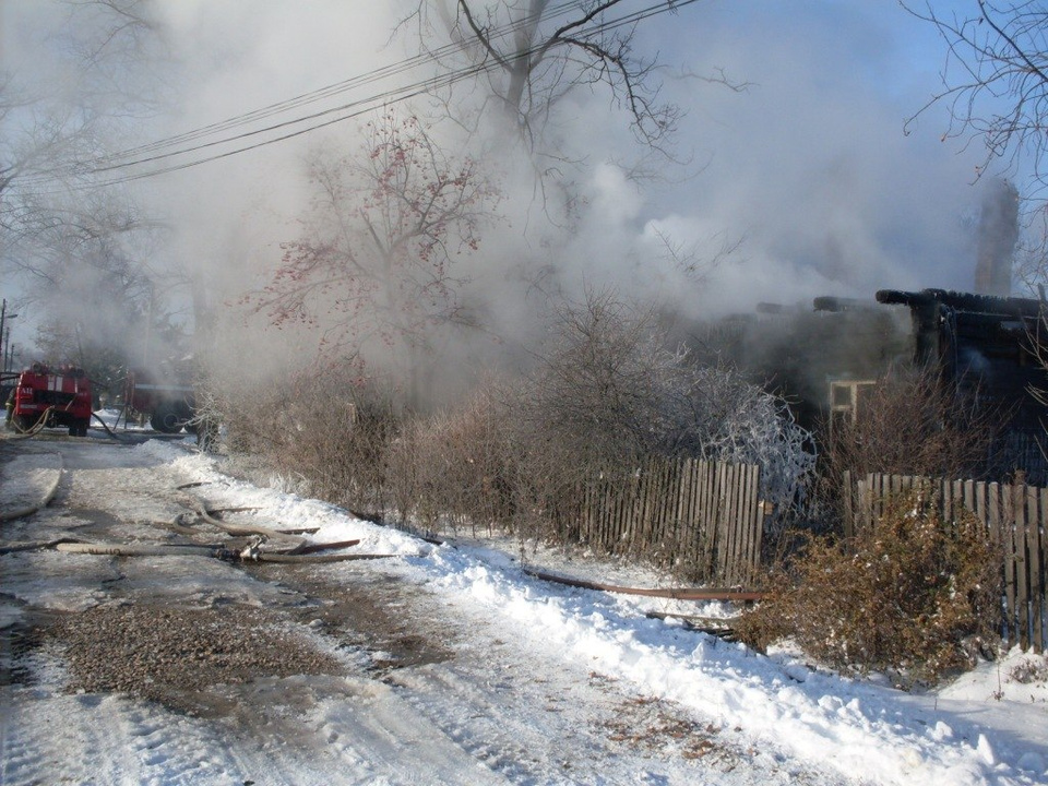 Житель Кировской области, рискуя собственной жизнью, вывел жильцов из горящего дома (ФОТО)