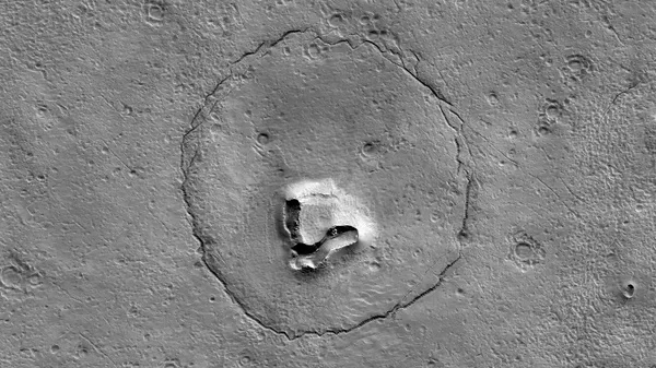 На Марсе обнаружили «медвежью морду»