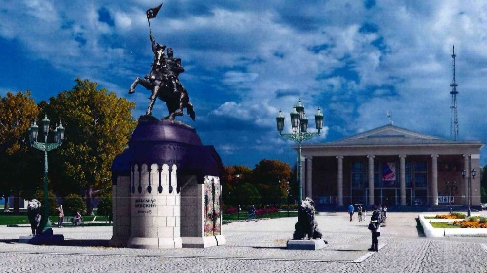Для памятника Александру Невскому у филармонии представили эскизы