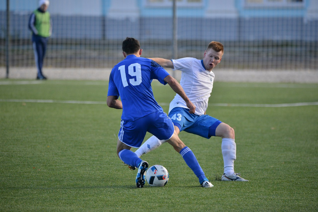 Футбол пфл сегодня. Профессиональная футбольная лига. ФК кировчанин. Professional Futbol Liga. Первенство профессиональной футбольной Лиги фото.