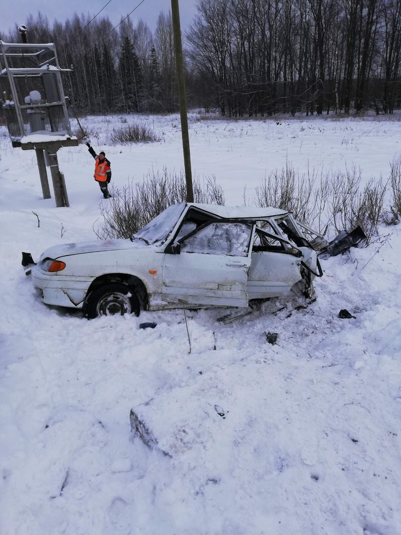 В Шабалинском районе машину сбил поезд. Один человек погиб, четверо получили травмы