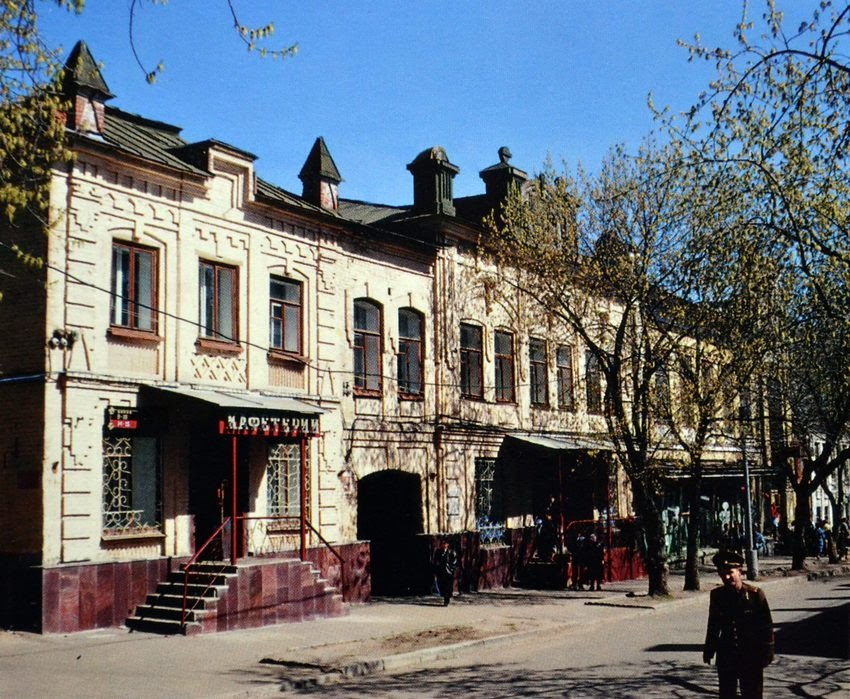 Дом людоедов и первый вятский кинотеатр. Как изменилась улица Московская за более чем 200-летнюю историю