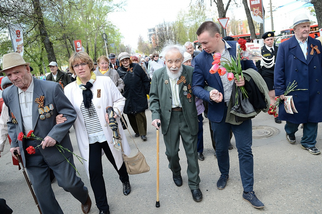 Парад Победы, яблоневый сад и выставка ретро-автомобилей. Как Киров празднует 9 мая