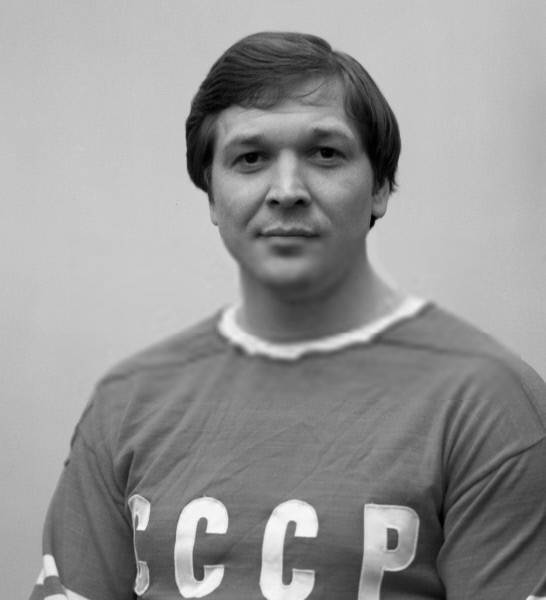 Легендарного кировского хоккеиста госпитализировали в Москве