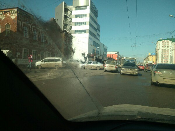 Внимание, водители! Прямо сейчас в Кирове сильно затруднено движение по улице Ленина (ФОТО)