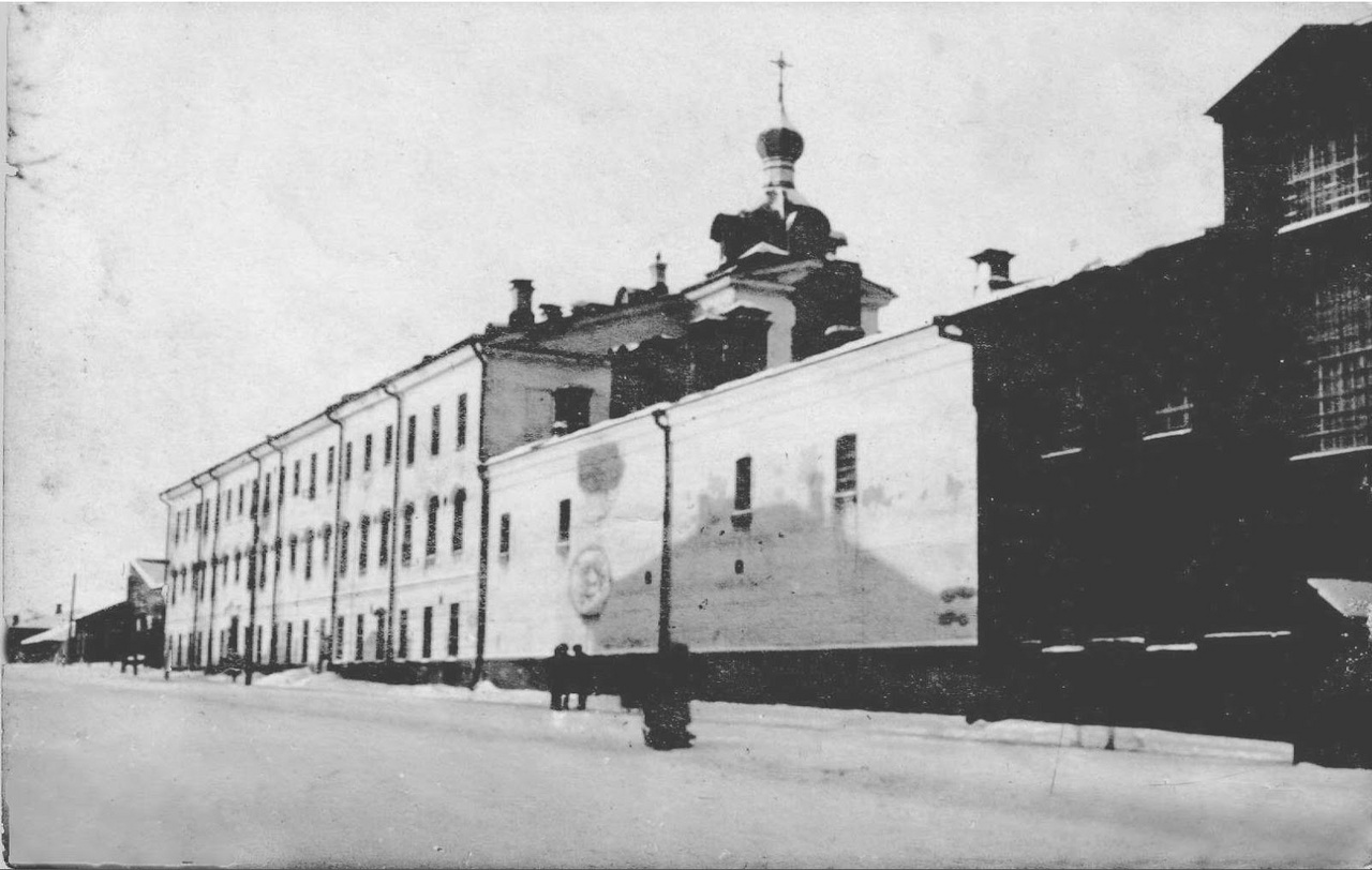 Мечеть и тюрьма НКВД. Какой была и какой стала улица Труда