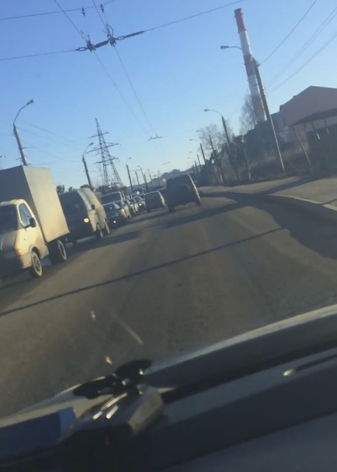 В Кирове из-за ДТП сильно затруднено движение по улице Луганской (ВИДЕО)