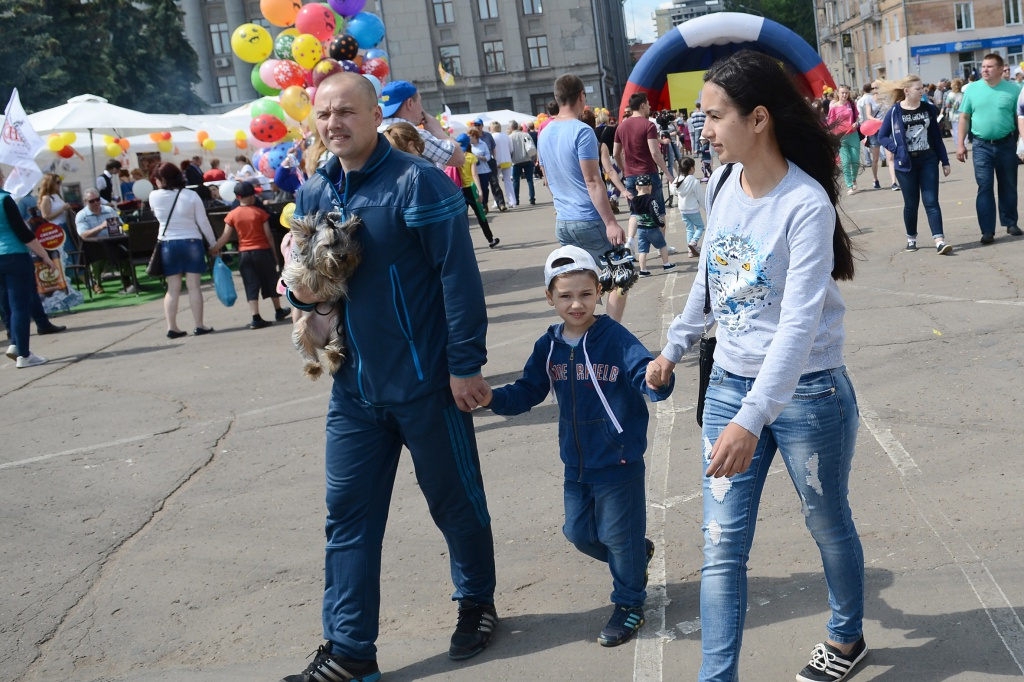 День города: счастливые кировчане и губернатор на турнике