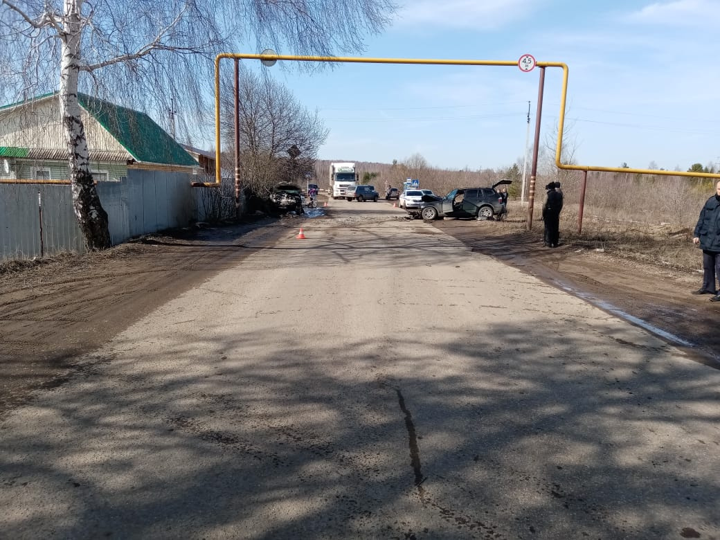 В Вятскополянском районе «Рено» протаранила «БМВ» на встречной полосе