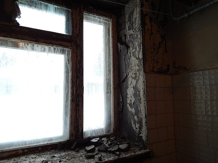 В Кировской области в районной больнице на головы пациентам обваливается потолок (ФОТО)