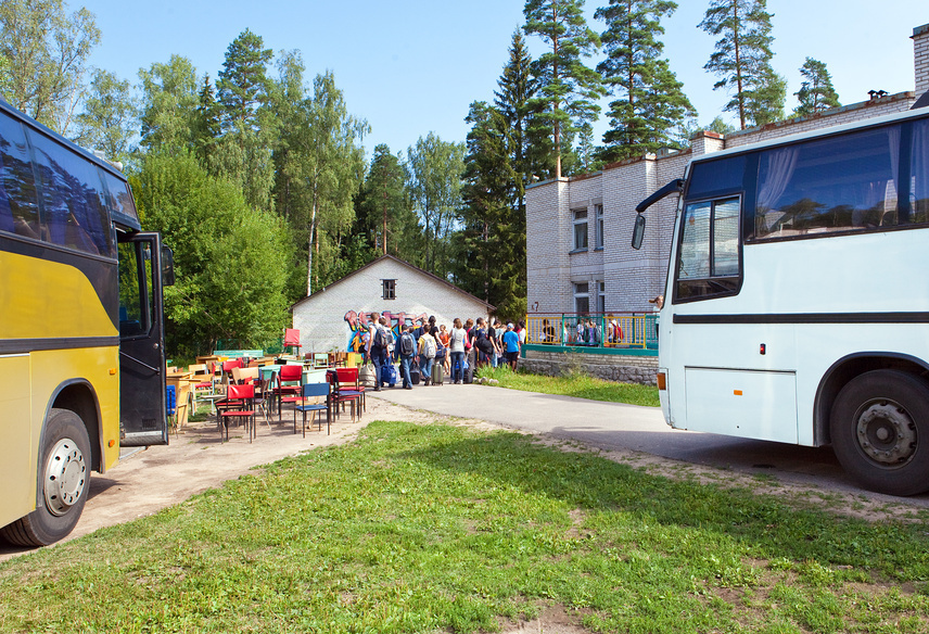 Автобус дол. Автобус в детский лагерь. Автобус дети лагерь. Отъезд в лагерь. Детский туризм автобусы.