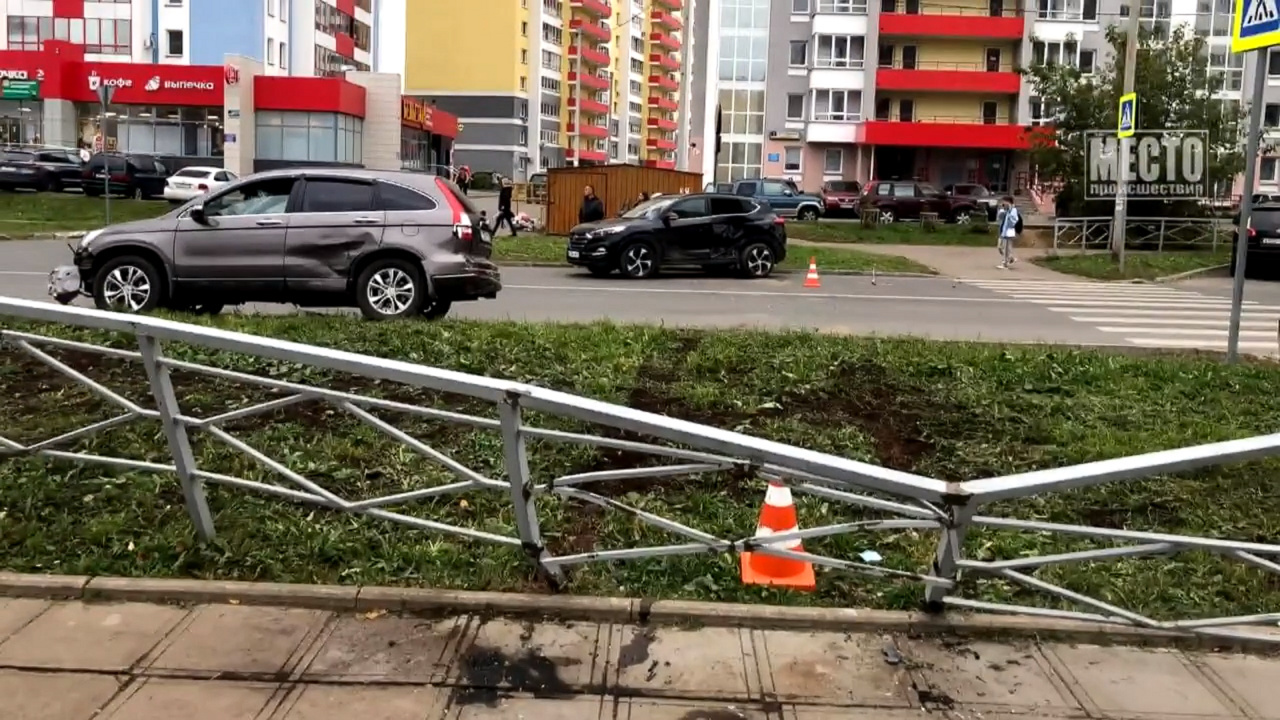 Опубликовано видео ДТП на Чистопрудненской 28 сентября | 30.09.2023 | Киров  - БезФормата