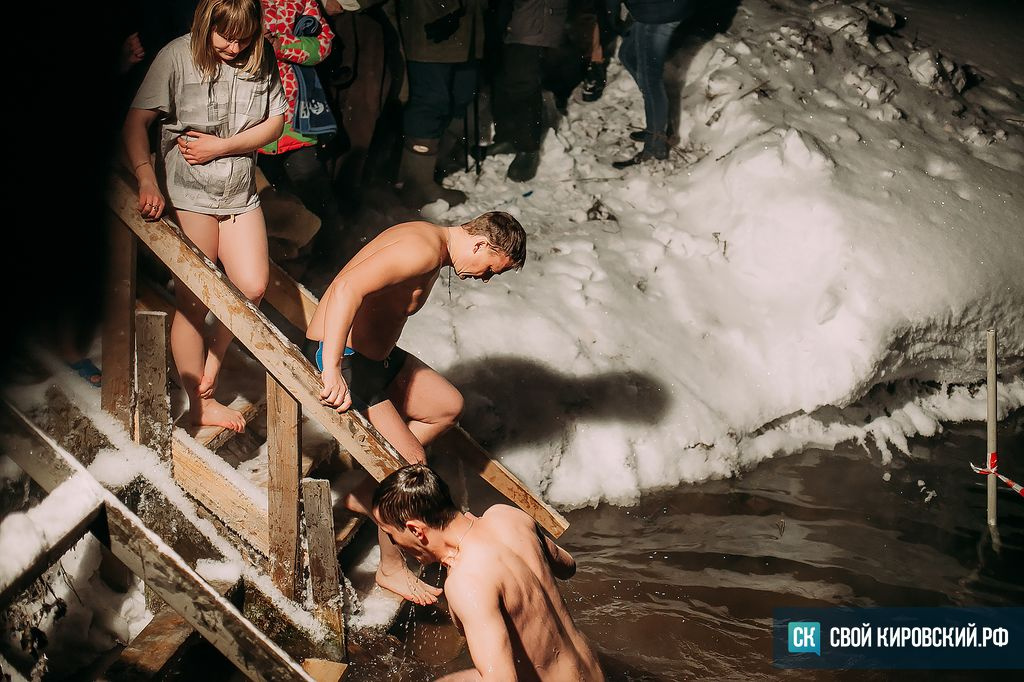 Крещение на Васнецовских прудах: что заставляет кировчан нырнуть в ледяную воду