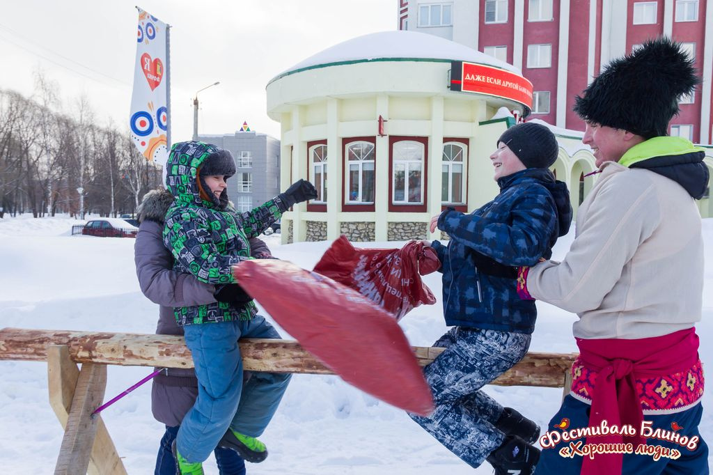 Как кировчане провожали зиму на Фестивале блинов «Хорошие люди»