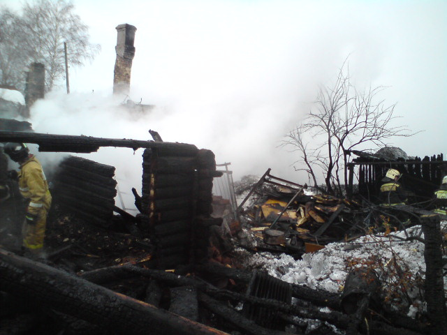 Сегодня в Кирове произошёл серьёзный пожар в жилом доме (ФОТО)