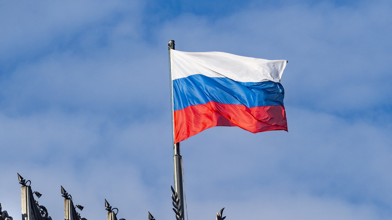 флаг россии в москве