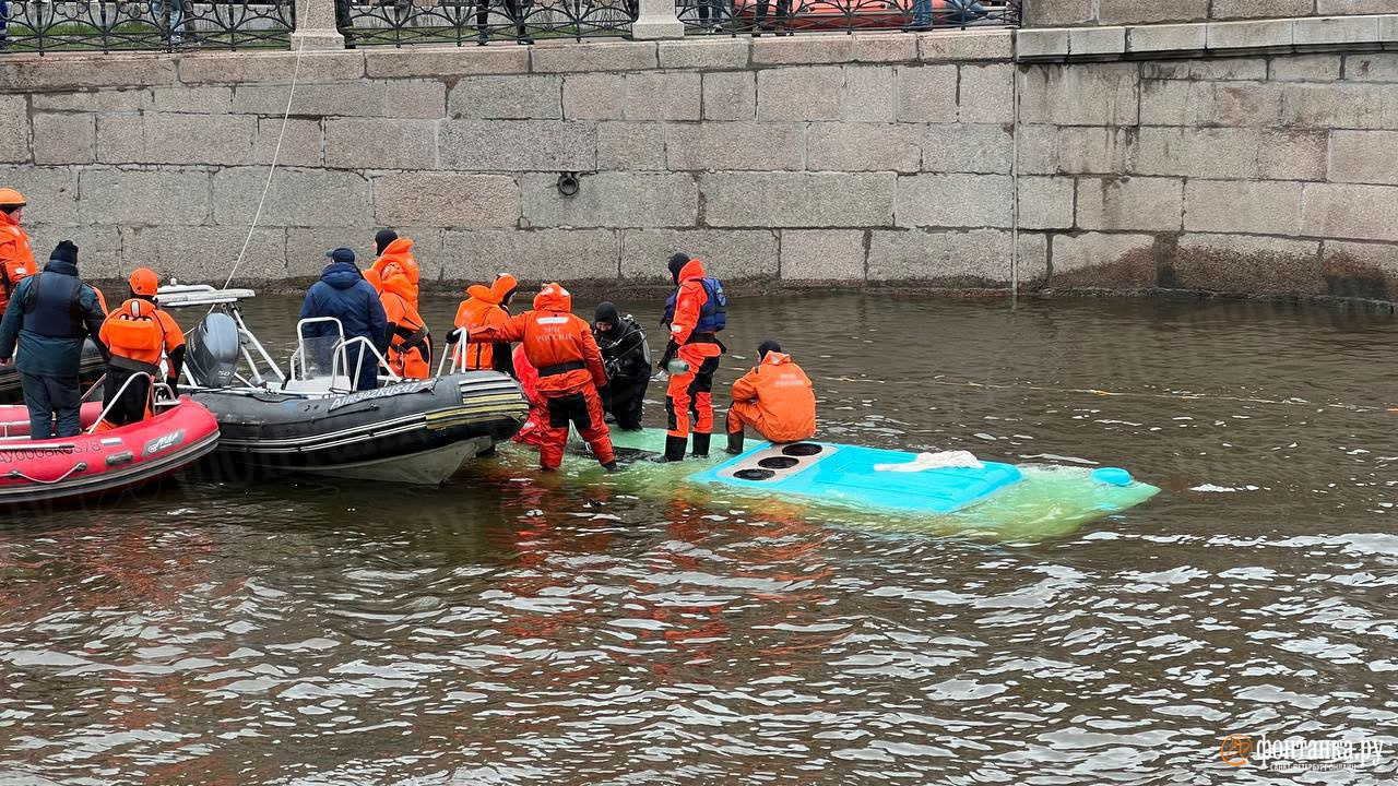 В Санкт-Петербурге автобус с пассажирами упал в реку | 10.05.2024 | Киров -  БезФормата