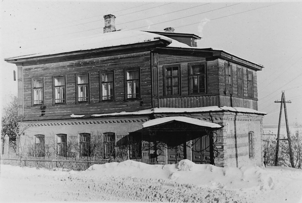 Мечеть и тюрьма НКВД. Какой была и какой стала улица Труда