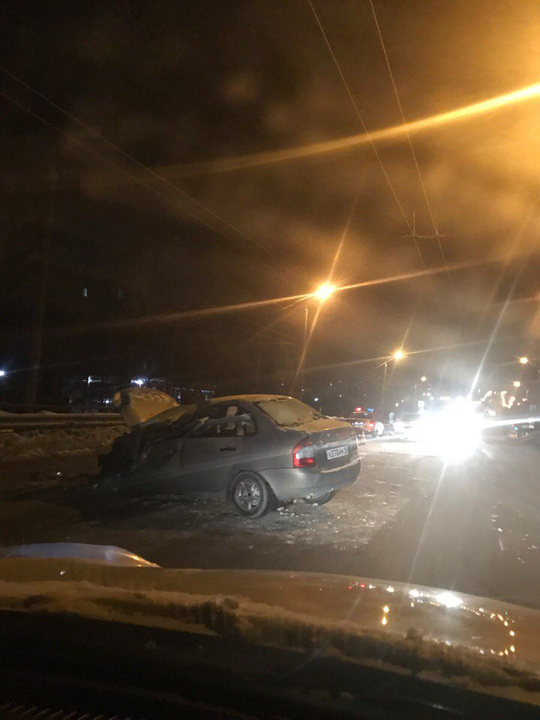Сегодня ночью в Кирове произошла серьёзная авария (ФОТО)