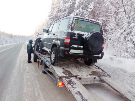 Кировские спасатели помогли многодетной семье выбраться из морозного плена
