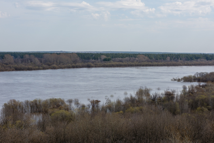 Вода в реке вятка. Вятка в мае. Вятка пляж Киров. Уровень воды в Вятке на сегодня в Кирове. Уровень реки Вятка в Вятских Полянах сегодня.