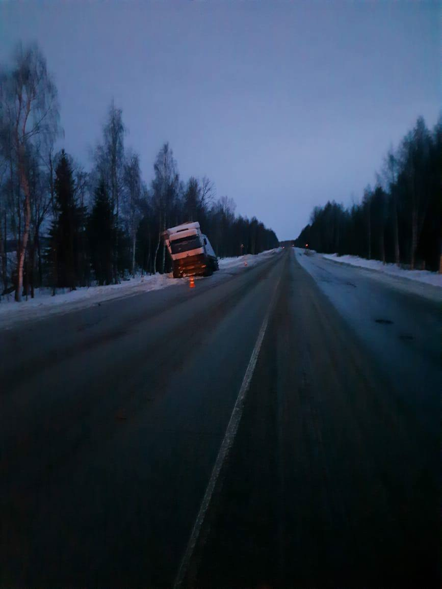В Орловском районе произошло жёсткое ДТП с участием легковушки и грузовика
