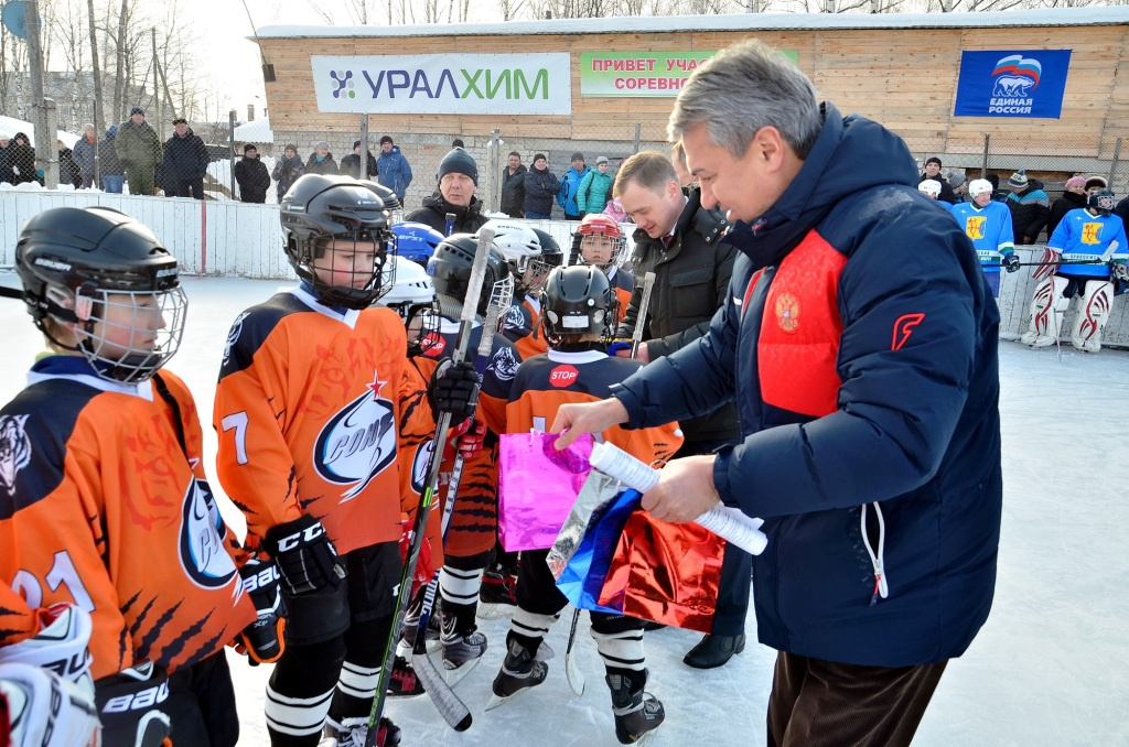 Рахим Азимов: "Мы продолжим развивать детский хоккей не только в областном центре, но и в районах области"