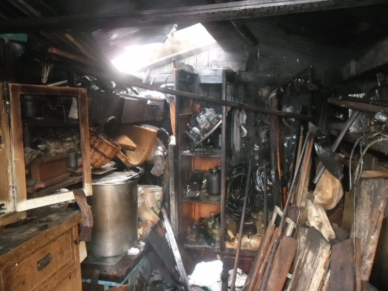 В Кирове неизвестный спалил частные гаражи (ФОТО)