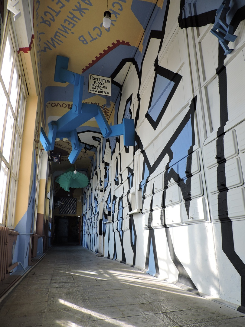 В кировском арт-пространстве открыли новый холл с граффити и игрушками
