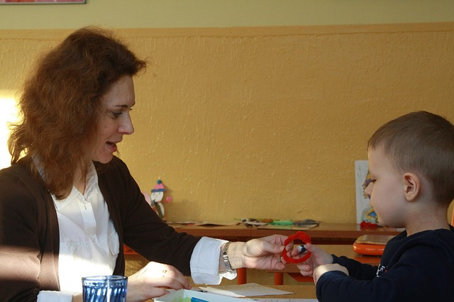 В сентябре кировским педагогам и дошкольным работникам повысят зарплату