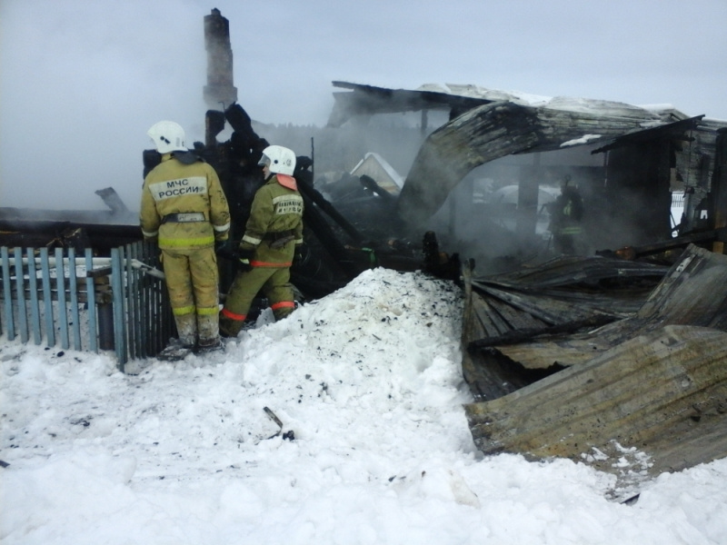 В Кирово-Чепецком районе при пожаре пострадали три спасателя