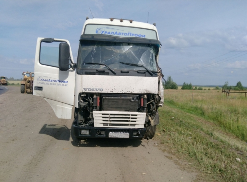 Два грузовика столкнулись на трассе Котельнич — Даровской