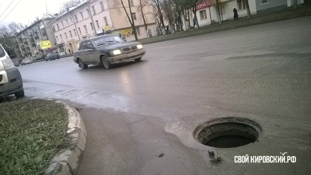 В Кирове пьяная автоледи на «Гранте» протаранила магазин