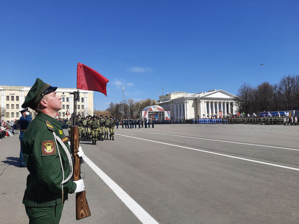 Службы киров. Парад Киров 2022. Парад Победы Киров 2022. Войск город. День Победы Киров 2022.