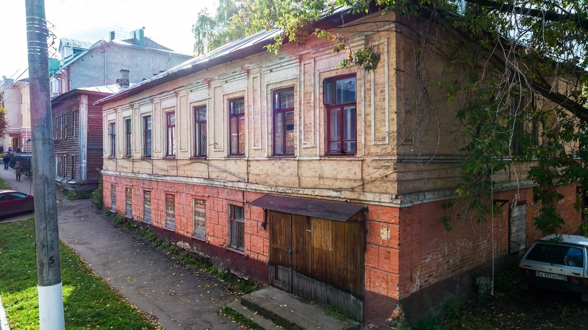 Рюмочная с полувековой историей и дом известного русского психиатра. Какой была и какой стала улица Казанская