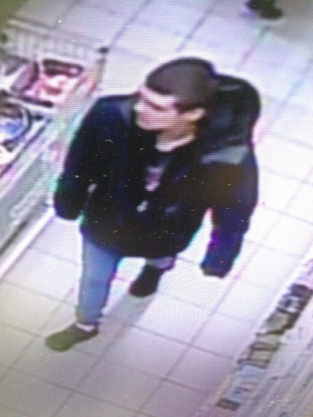 В Кирове полицейские разыскивают молодого человека, похитившего продукты питания из магазина (ФОТО+ВИДЕО)