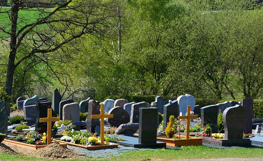Нужно ли платить за благоустройство могилы?