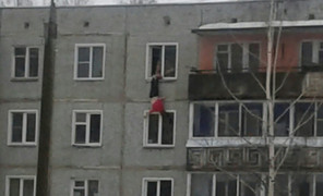Подглядывания в окна смотреть - порно видео на albatrostag.ru