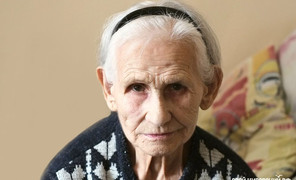 как всегда девчонку на улице развели на секс магу больше))) извиняюсь, но