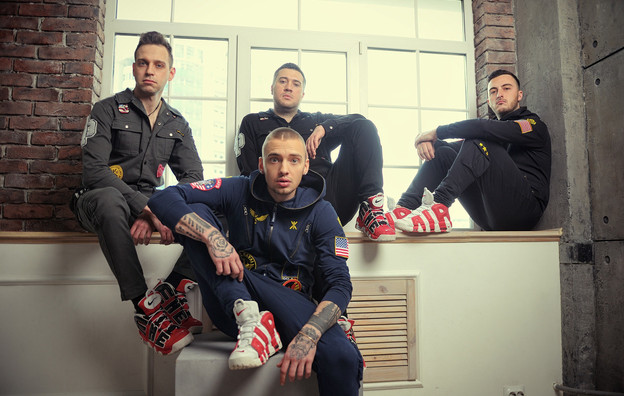 группа пиджаков екатеринбург. несколько мужчин. пиджаков певец. музыкальные группы в пиджаках. группы пиджаков.